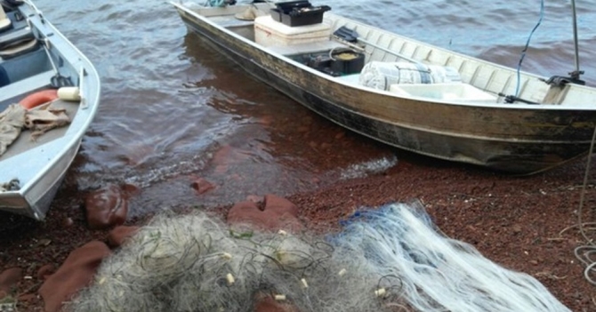 Polícia Ambiental prende pescador com redes em Santa Rita D´Oeste