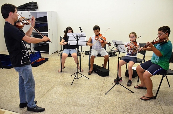 Escola de Artes tem aulas grátis de música em Votuporanga 