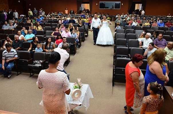 Votuporanga promove casamento conjunto de 22 casais 