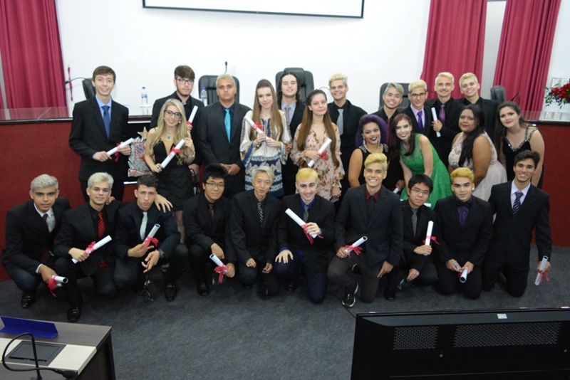 Colégio Unifev realiza formatura do 3º ano 