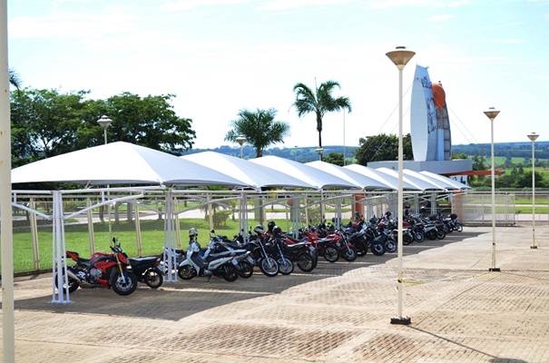 FEV amplia cobertura do estacionamento para motos na Cidade Universitária