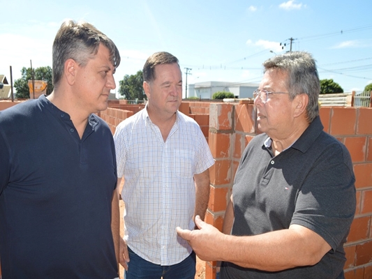 Deputado Carlão Pignatari visita obras em Fernandópolis