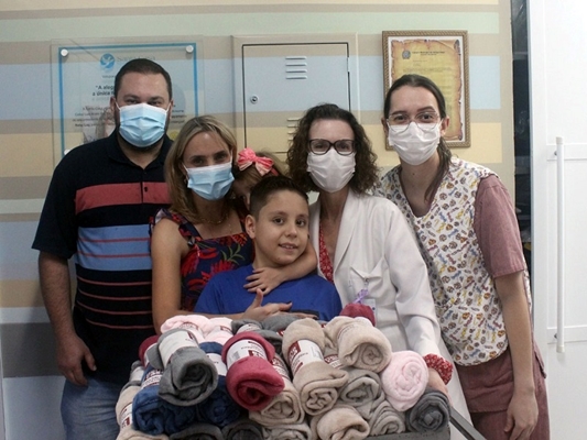 Casal faz doação para UTI Neonatal de Votuporanga