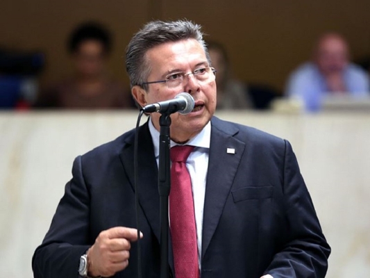 Carlão Pignatari assume governo do Estado hoje