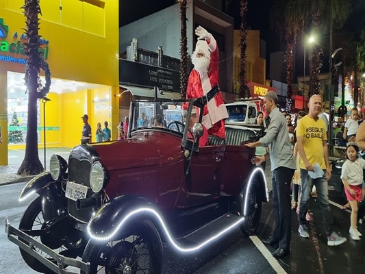 Papai Noel promete voltar em Votuporanga em 2023 