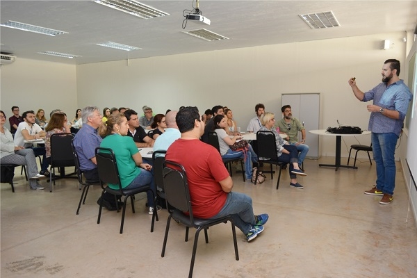 Equipes da UNIFEV se capacitam com Educação no Século XXI