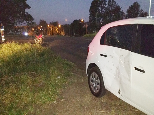 Motociclista ferido em colisão de carro e moto em rodovia de Votuporanga