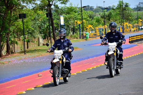 Fiscalização de trânsito é feita com motos em Votuporanga 