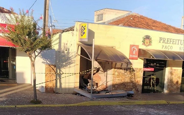 Ladrões detonam caixa eletrônico em Santo Antonio do Aracanguá