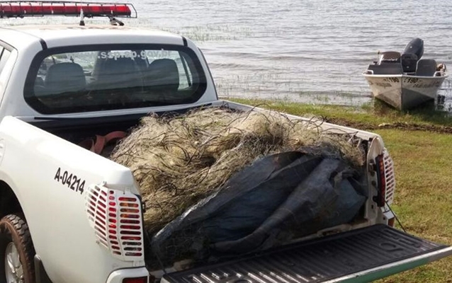 Polícia Ambiental pega 2 pescadores com redes em Mira Estrela