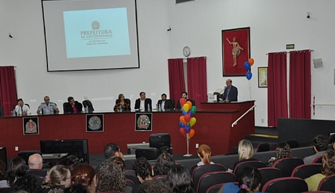 Prefeito João Dado fala de projeto social durante seminário LGBT de Votuporanga
