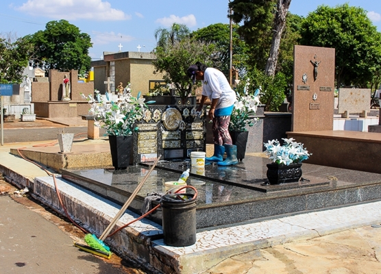 PREPARATIVOS PRA FINADOS: último dia pra limpeza no cemitério