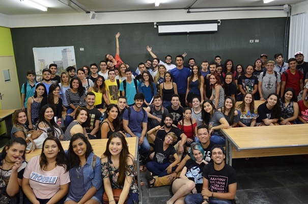 Unifev recepciona alunos no 1º dia de aluna em 2017
