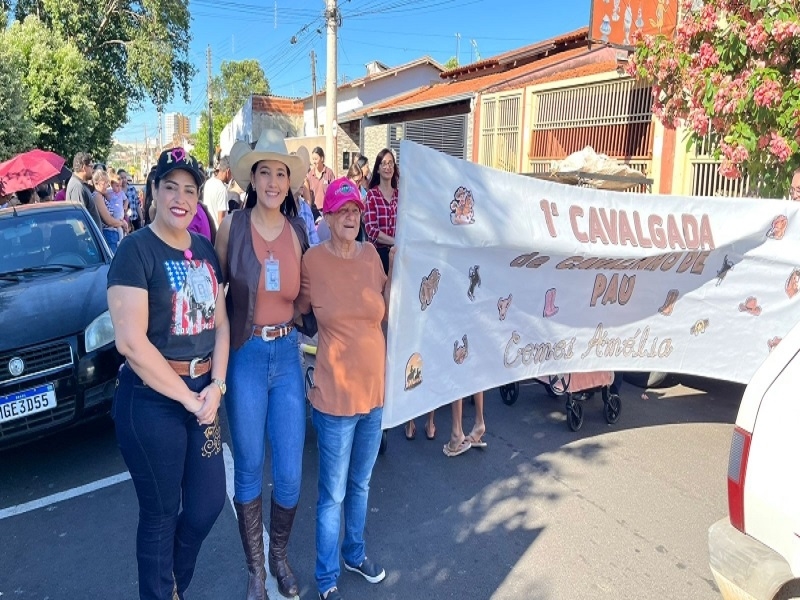 CEMEI promove “Primeira Cavalgada de Cavalinhos de Pau”