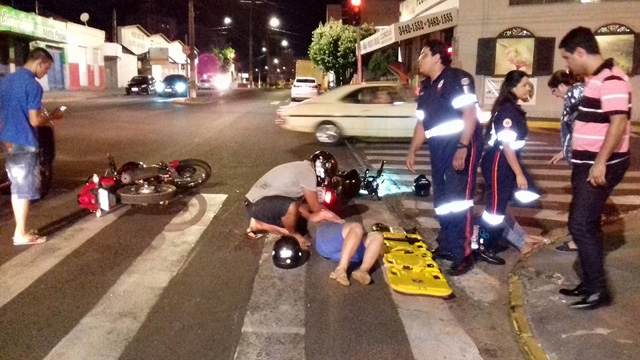 Colisão de motos fere duas pessoas em Fernandópolis