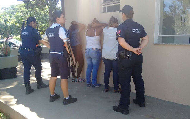 Três irmãs são detidas por suspeita de furto em ônibus em Rio Preto