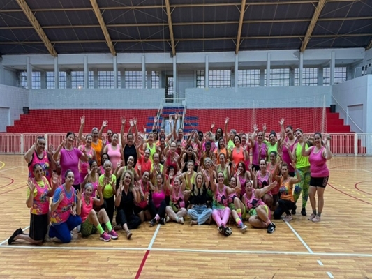 Zumba completa um ano com celebração e integração entre alunas