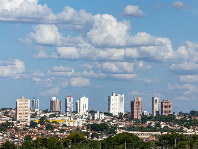 Confira o que abre e o que fecha no feriadão