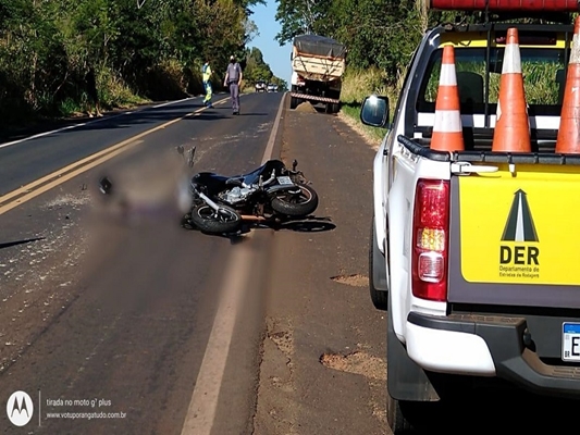 Motociclista morre em colisão com caminhão na SP-461