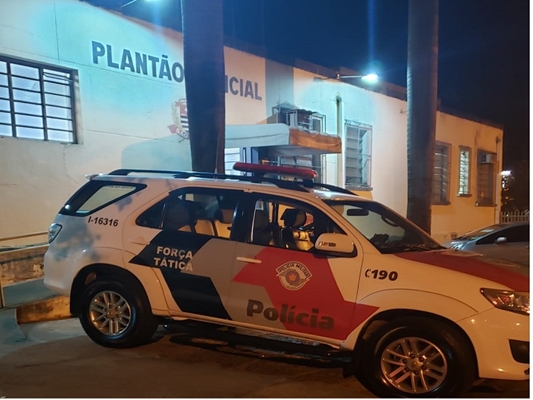 POLÍCIA MILITAR PRENDE TRAFICANTES PERTO DE GINÁSIO DE ESPORTES