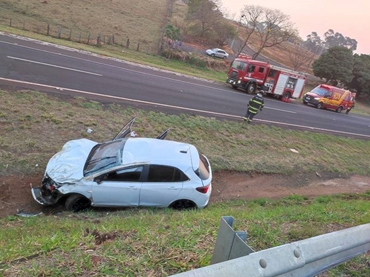 Motorista ferido em capotamento em Fernandópolis 