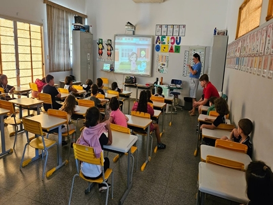 Saúde e Educação levam vacinação e promoção de hábitos saudáveis a alunos