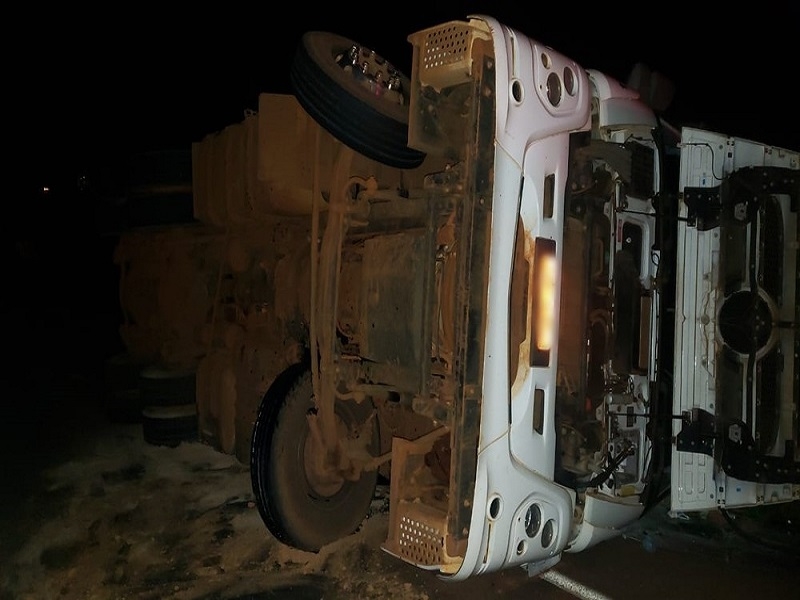 Caminhão carregado de algodão tomba em Tanabi