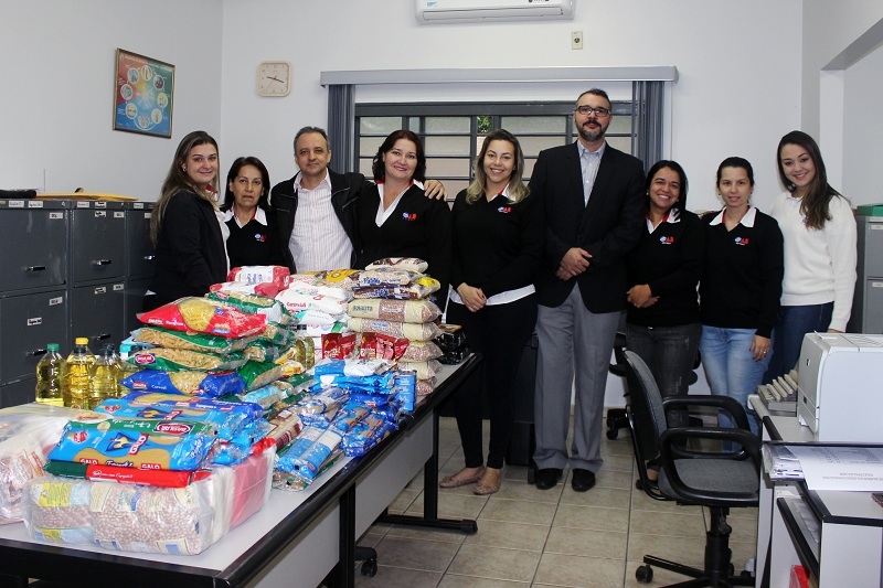 OAB de Votuporanga entrega 215 kg de alimentos para a Santa Casa