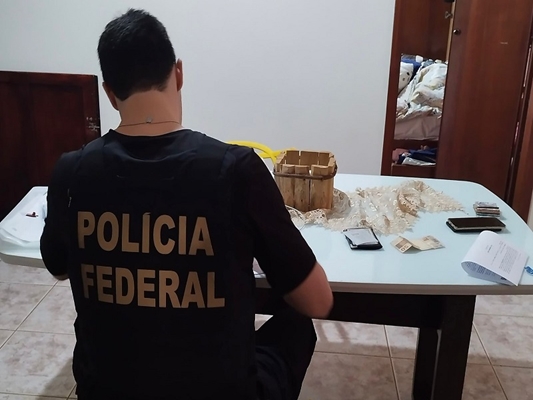 Polícia Federal investiga 2 por venda de dinheiro falso