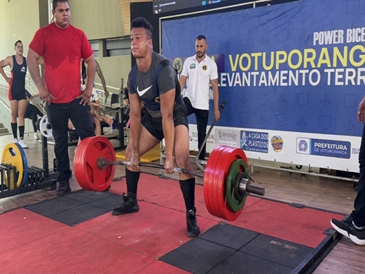 Concha Acústica recebe estreantes de powerlifting