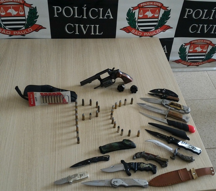 POLÍCIA CIVIL APREENDE REVÓLVER E FACAS EM COSMORAMA