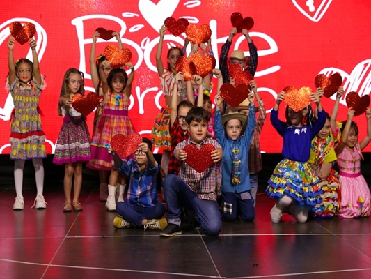 Festa junina do Colégio Unifev reúne alunos e famílias