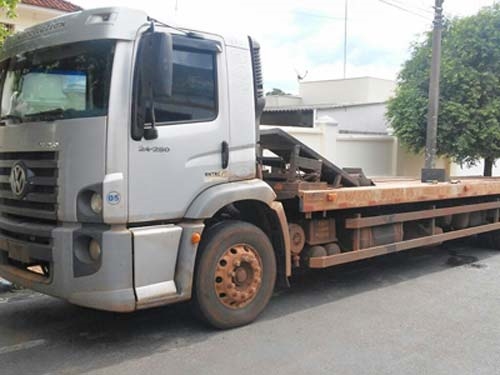 Caminhão de empresa de Votuporanga recuperado na região de Araçatuba