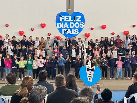 Estudantes do Colégio Unifev homenageiam pais 