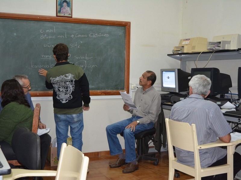 Unifev e Bezerra de Menezes oferecem aula de informática 