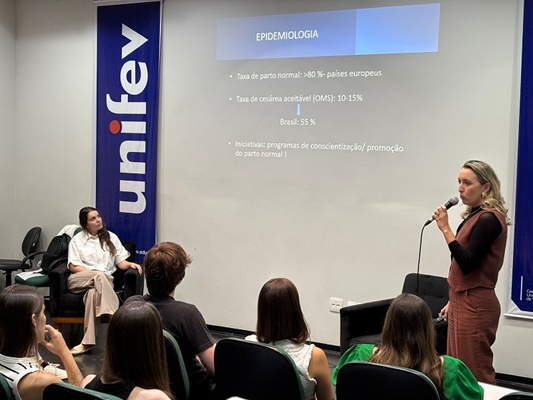 Mesa-redonda na UNIFEV destaca benefícios do parto normal 