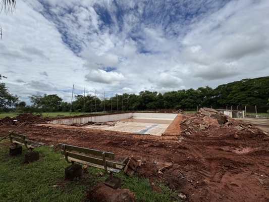 Prefeitura inicia instalação de três piscinas no CSU