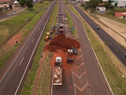 SAEV troca tubulação de água na Euclides da Cunha