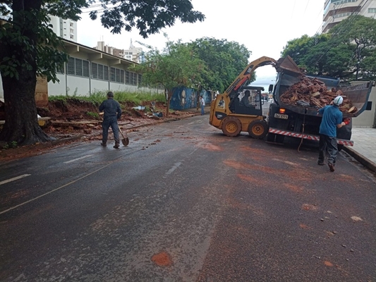 Prefeitura faz limpeza após mais de 170 mm de chuva