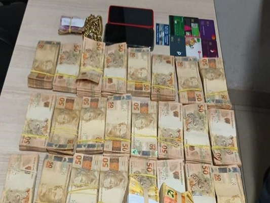 Jovem é detido com R$ 112 mil em zona de prostituição