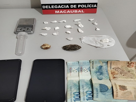 Trio acusado de vender drogas em Macaubal é preso 