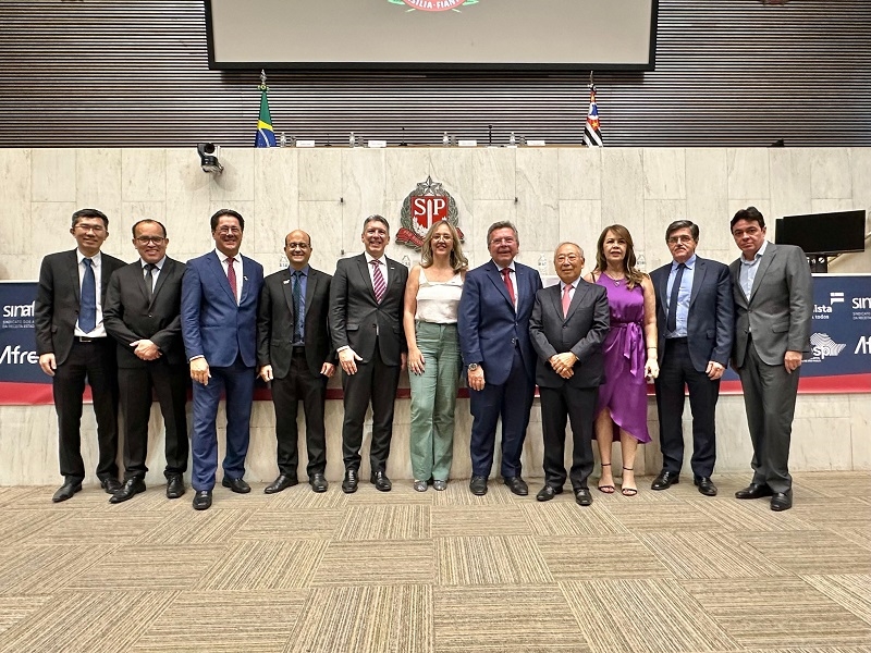 Carlão Pignatari homenageia auditores fiscais em Sessão Solene 