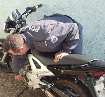 Polícia Militar de Votuporanga recupera moto furtada perto de padaria