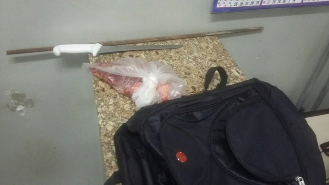 Rapaz de 22 anos é preso dentro de açougue furtando peça de carne