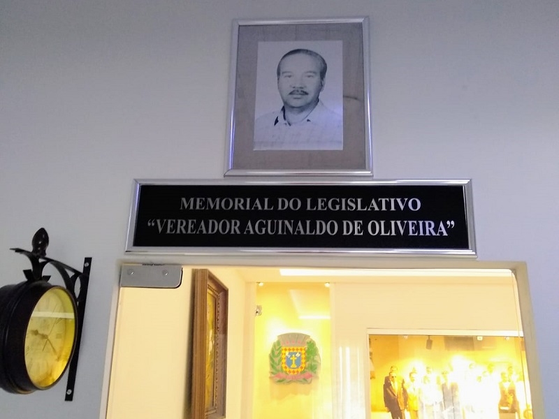 Radialista Aguinaldo de Oliveira é homenageado com memorial