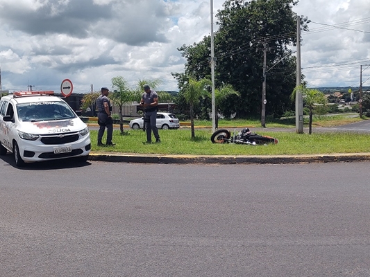 Motociclista ferido em queda é transferido para Rio Preto 