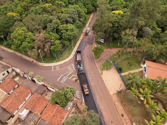 Av. Deputado Áureo Ferreira ganha asfalto novo