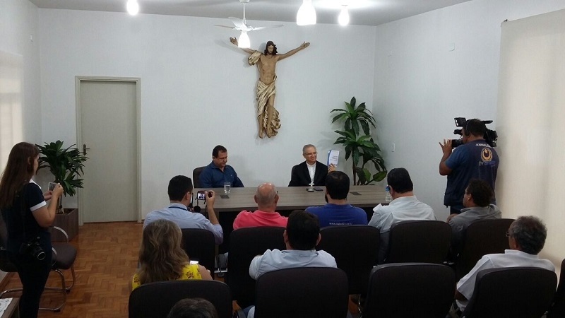 Bispo da coletiva e explica o Ano Nacional Laico