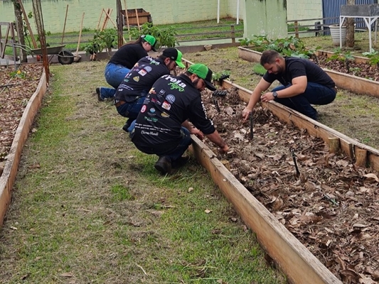 Curso de Agronomia da Unifev desenvolve faz na Apae