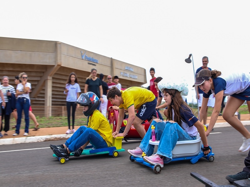 Natação e Campeonato de Carrinho de Rolimã no Colégio Unifev